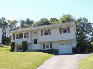 84 Washington Dr, Highland Mills, NY 10930