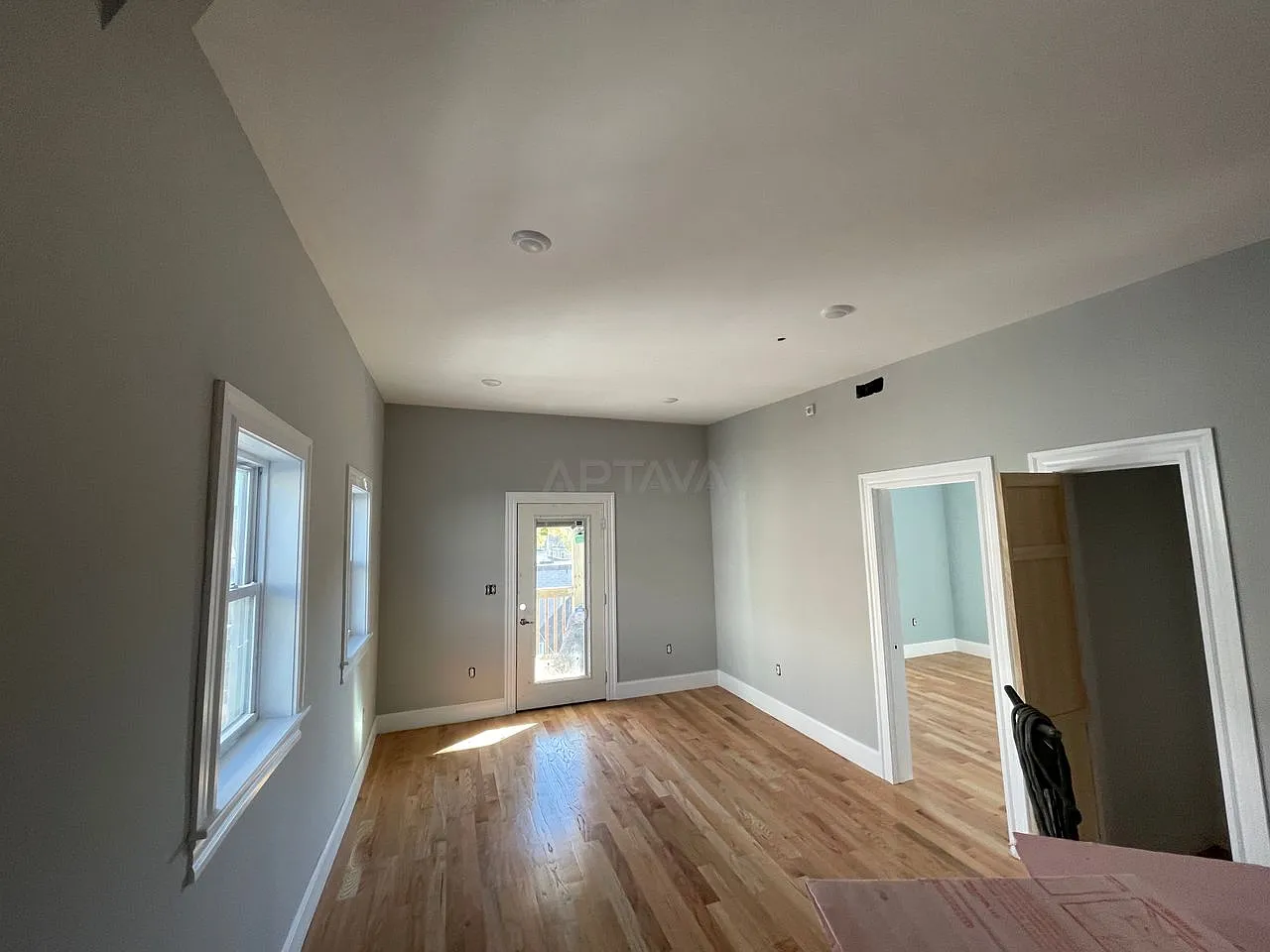 Inman Square / Kirkland/Harvard / Union Square area, 4 bedroom, 2 bathroom apartment — Photo 4