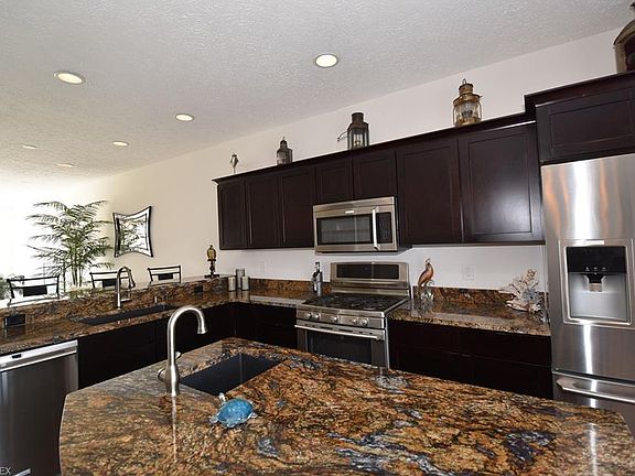 5th image of 381 Freshwater Dr