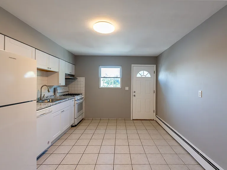 15 Saint Johns Pl — Photo 3
