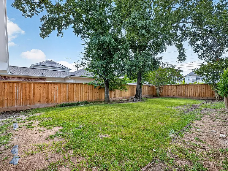 3731 Drake St — Photo 33