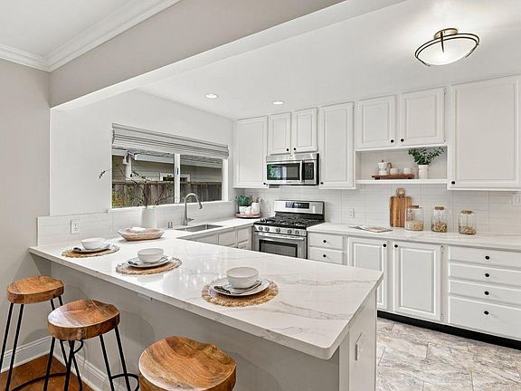 3rd image of 111 Hedge Rd