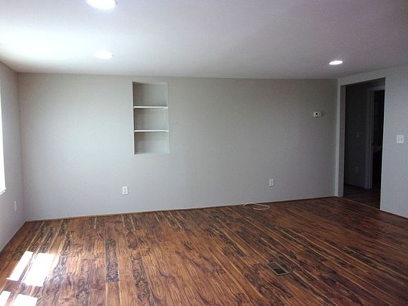 4th image of 1720 Doves Rd