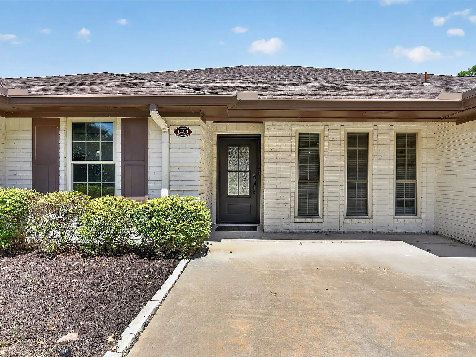 5 bed, 4.0 bath, 3576 sqft, $6,250 — Photo 2