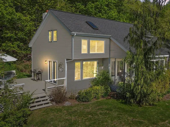 1321 N Manitou Trl W, Leland, MI 49654