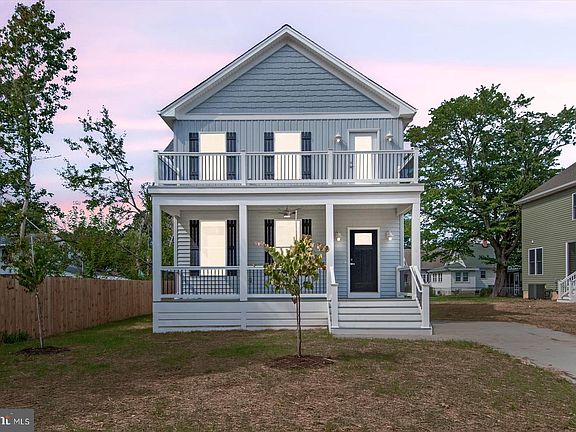 2nd image of 207 Lincoln