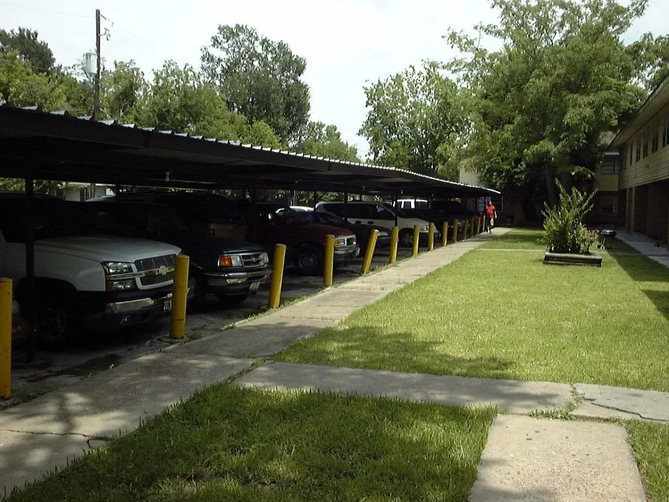 Exterior 1