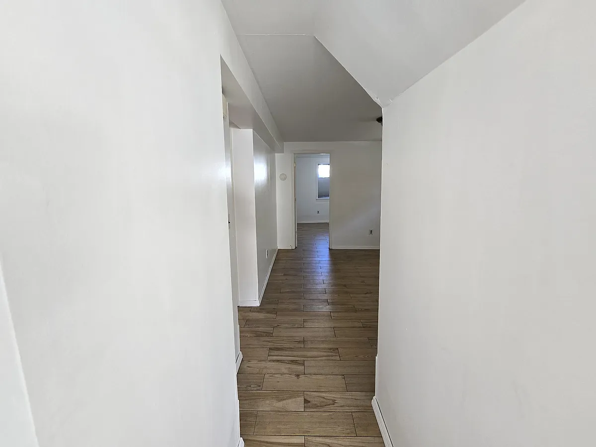 Building Photo - 132 Ontario Ave #B