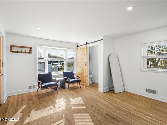 5th image of 543 Springdale Ave