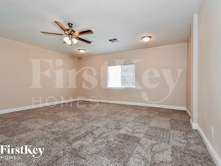 301 Kings Ave — Photo 7