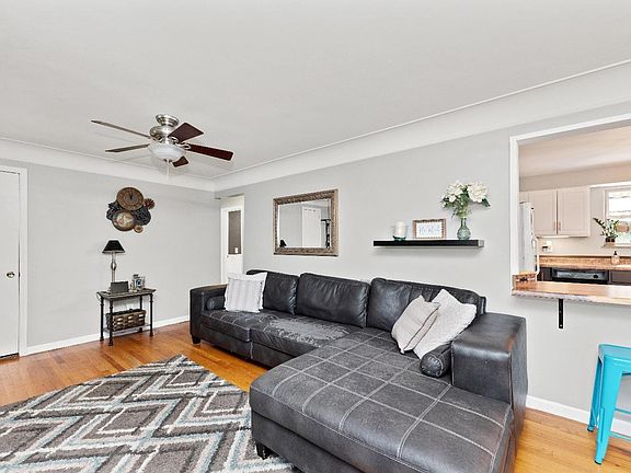 4th image of 1133 Berdova Dr