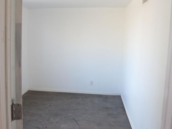 5th image of 212 Elguea Ave