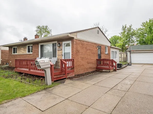 120 Darwin St, Westland, MI 48186