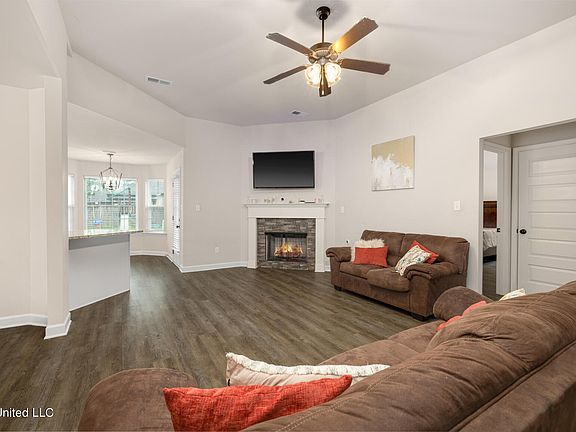 3rd image of 8115 Cherry Hill Dr