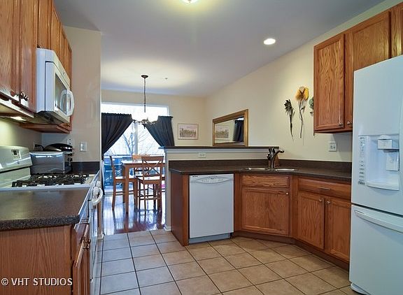 4th image of 120 Woodview Ct