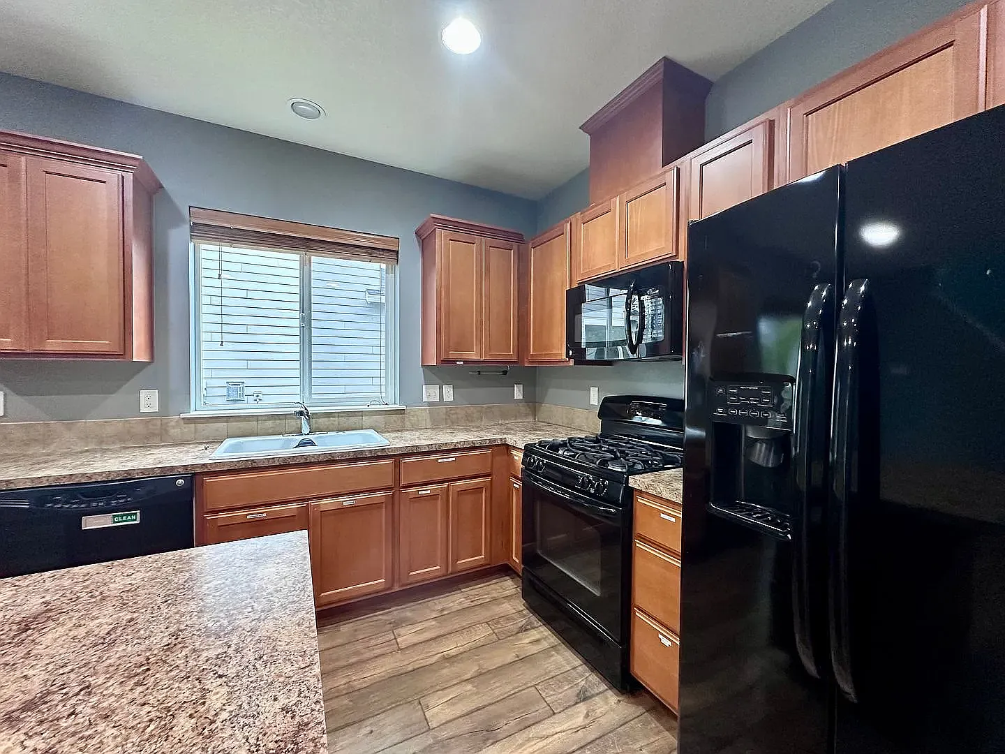 5 bed, 2013 sqft, $3,500 — Photo 4