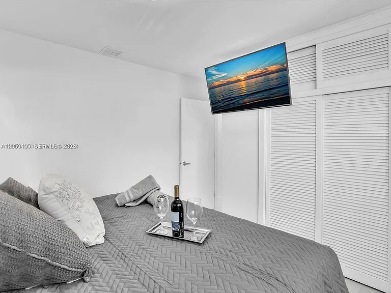 1092 SW 3rd St #1092 — Photo 13