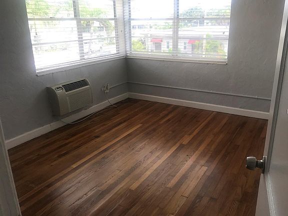 4th image of 7633 Dickens Ave #12B