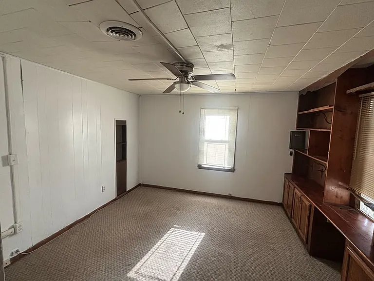 2326 Rhode Island St — Photo 2