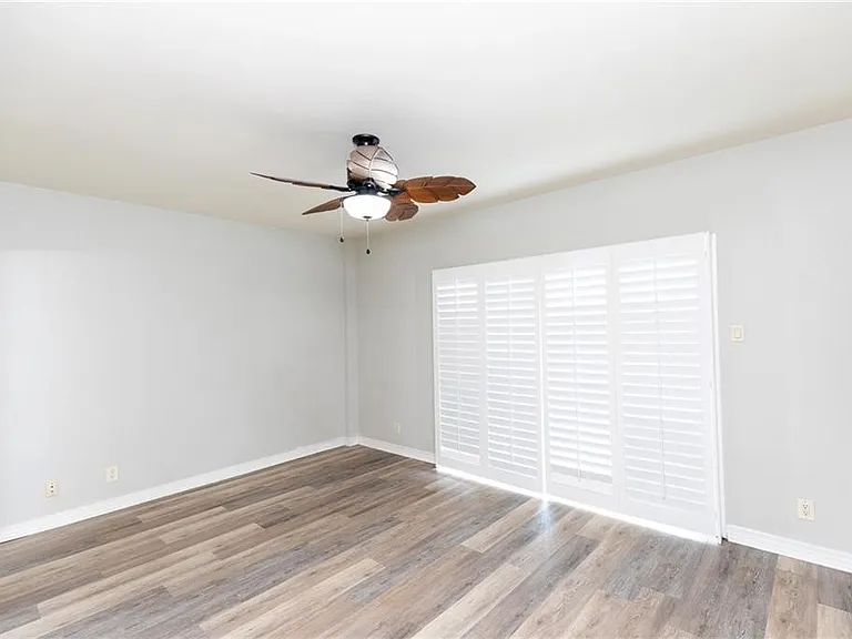 200 W Cotter Ave — Photo 35
