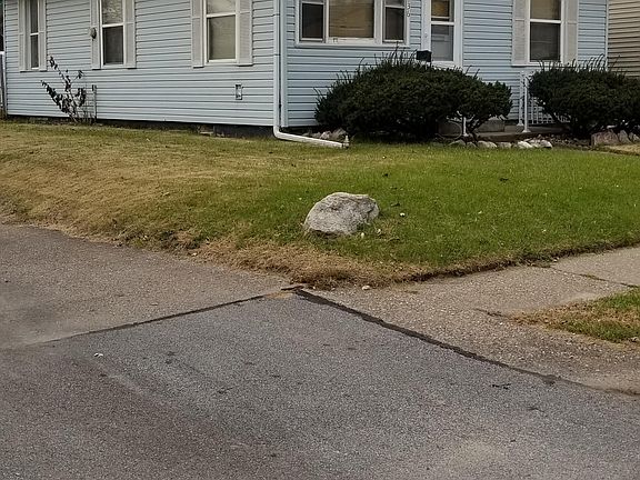 2nd image of 1136 Garden Ave
