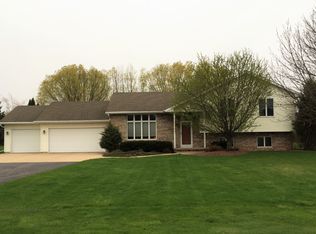 W2533 Wedgewood Ct, Appleton, WI 54915