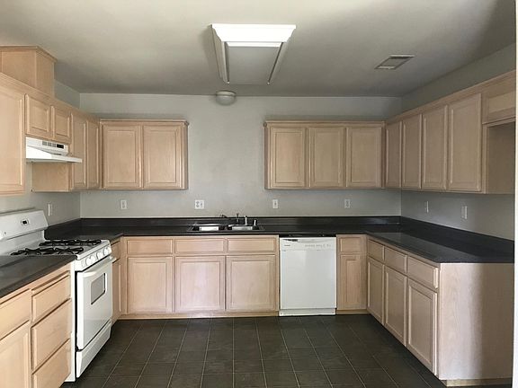3rd image of 115 W Elm St #A