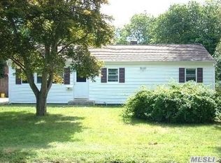1685 N Gardiner Dr, Bay Shore, NY 11706