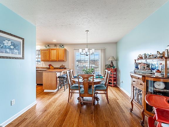 3rd image of 126 Donna Ave