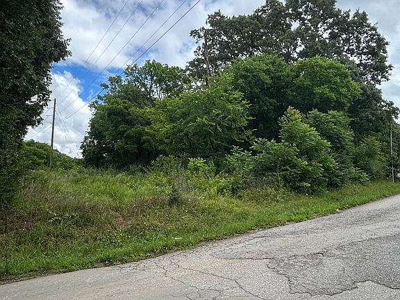 4th image of 107 Long Powers Rd