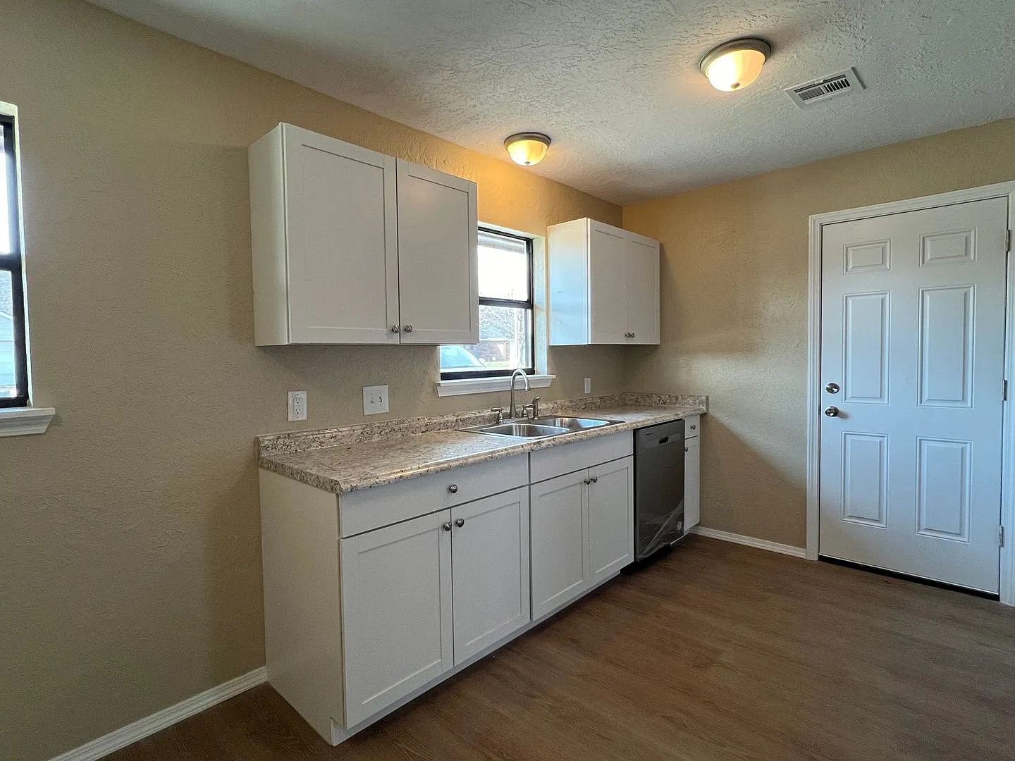 4704 Se Avalon Ave- Coming Soon! — Photo 2