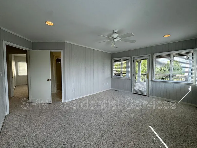 1154 Monroe Ln — Photo 22