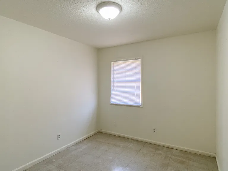 715 Live Oak St — Photo 8