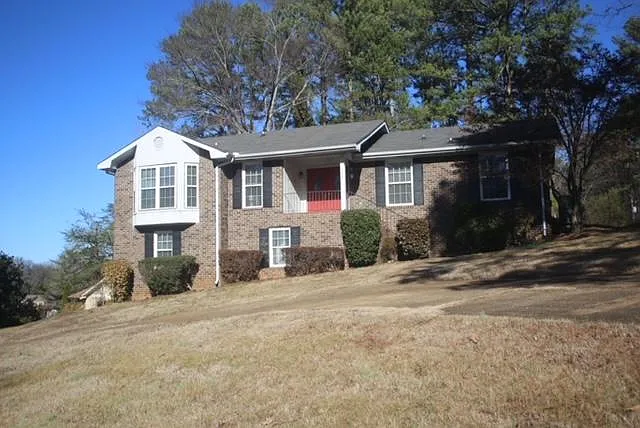 3 bed, $2,495 — Photo 1