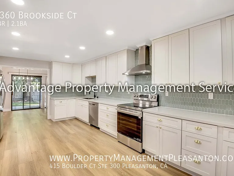 5360 Brookside Ct — Photo 8