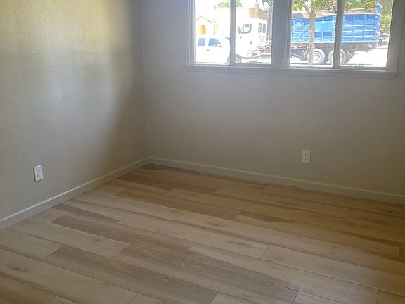 4th image of 1526 E 4th St #1526