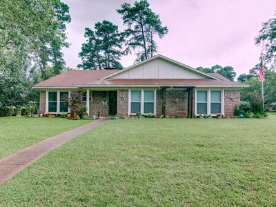 202 Quail Ln, Wake Village, TX, 75501