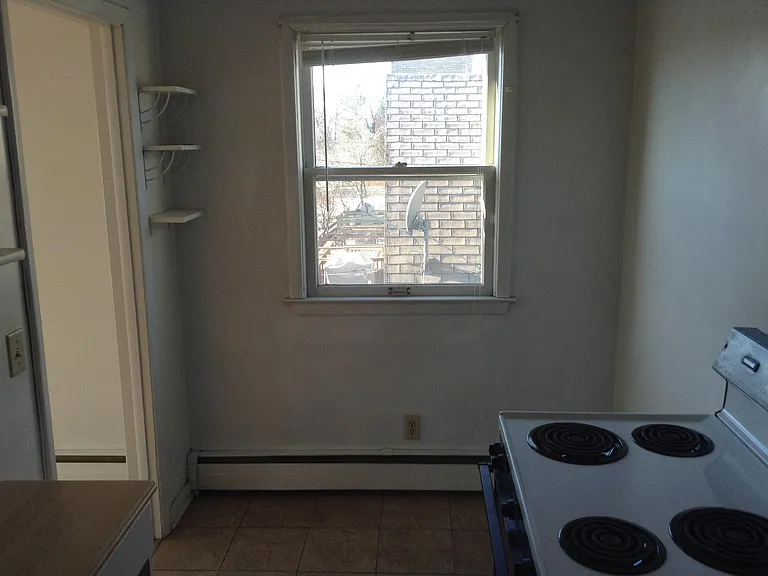 1006 Broadway St — Photo 17
