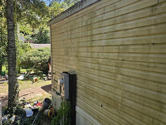 3rd image of 203 Cardinal Dr