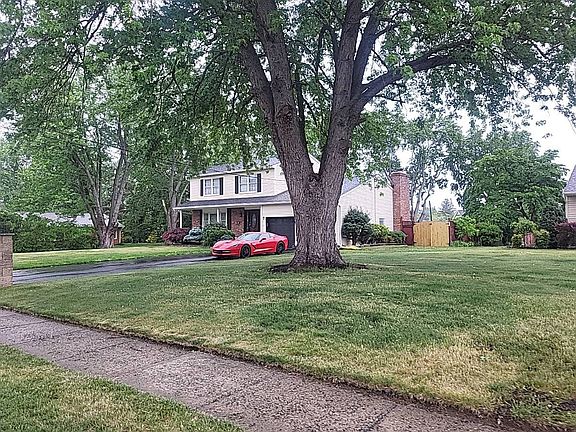 2nd image of 562 Lloyd Rd