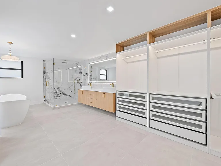 391 W Riverside Dr — Photo 43