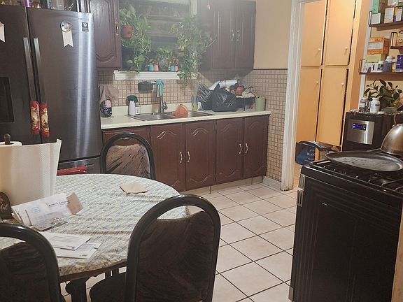 3rd image of 10521 Greenburn Ave