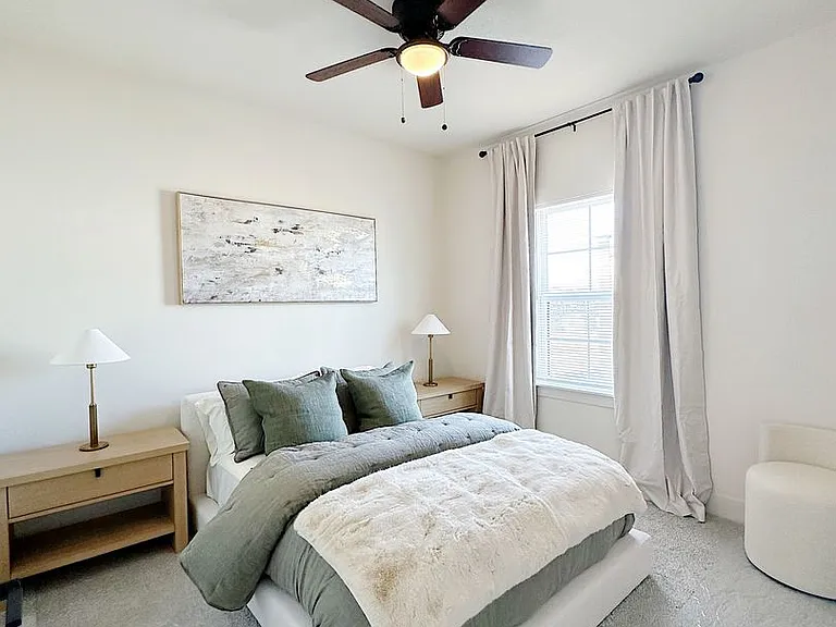 West Heights- BLGD 7 — Photo 2