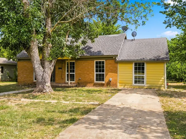 1126 W 7th St, Mc Gregor, TX 76657