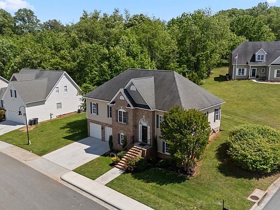 3rd image of 607 Garbo Dr