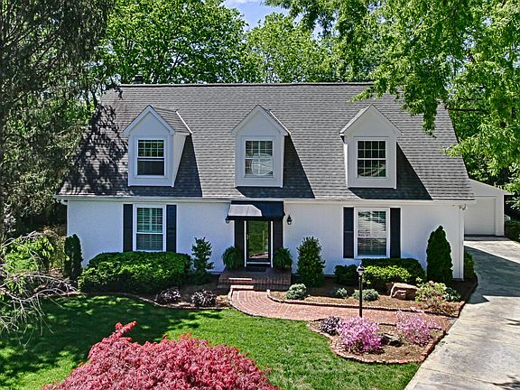 2nd image of 1323 Beacon Hill Ln