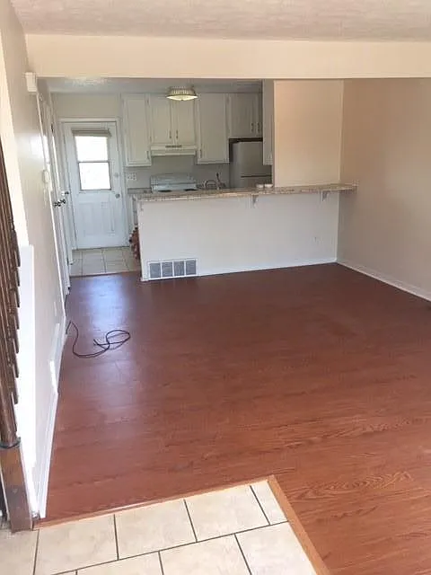 121 Oakwood Rd. - E — Photo 2