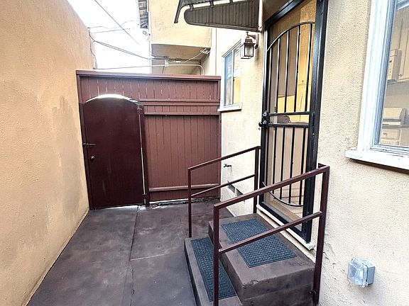 4th image of 4021 S Centinela Ave #4021