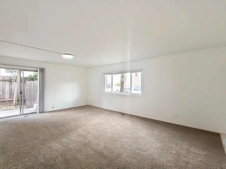 Curtner Villa Apartments — Photo 34
