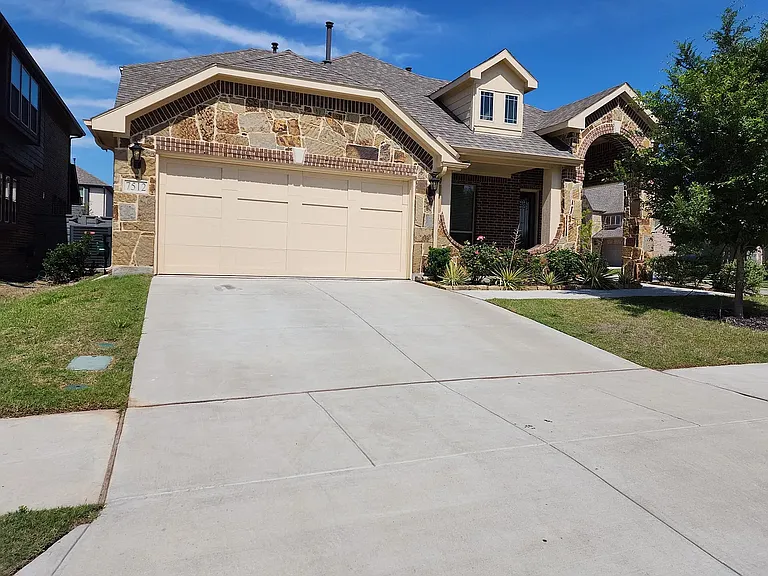 7512 Windy Meadow Dr — Photo 2